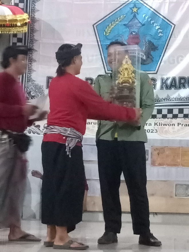 Penyerahan Hadiah Pemenang Lomba Layangan Pangkung Karung Kite Festival 2